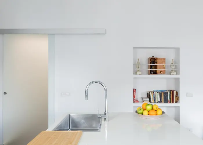Trastevere Modern 4br 4baths, Wifi, Ac, Custom Kitchen, Living *