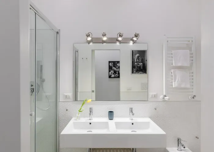 Trastevere Modern 4br 4baths, Wifi, Ac, Custom Kitchen, Living Rom
