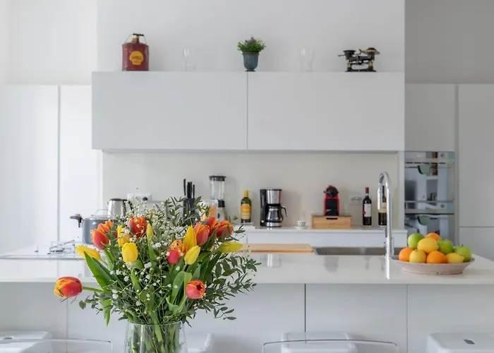 Trastevere Modern 4br 4baths, Wifi, Ac, Custom Kitchen, Living Apartment *