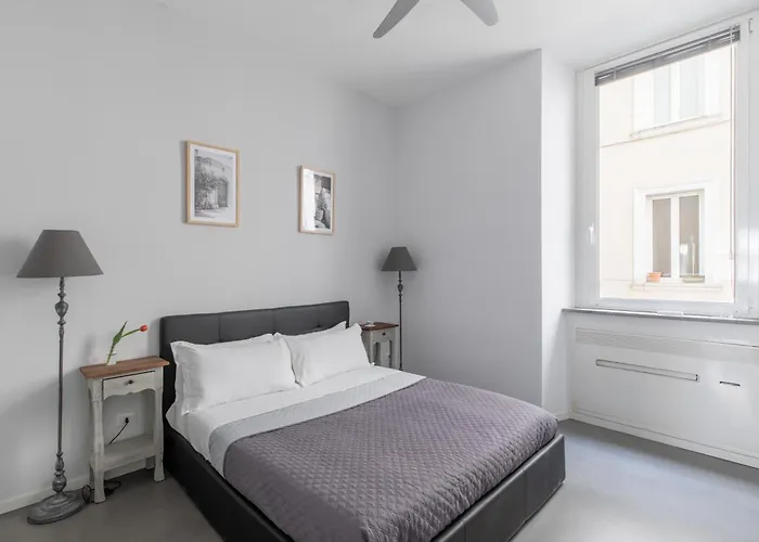 Trastevere Modern 4br 4baths, Wifi, Ac, Custom Kitchen, Living Rom