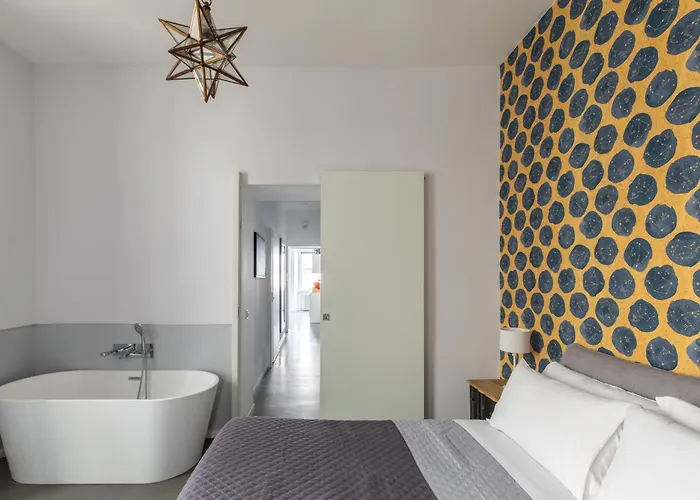 Apartment Trastevere Modern 4br 4baths, Wifi, Ac, Custom Kitchen, Living Rom