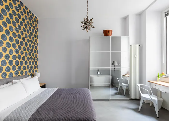 Trastevere Modern 4br 4baths, Wifi, Ac, Custom Kitchen, Living Rom